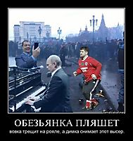 ОБЕЗЬЯНКА ПЛЯШЕТ вовка трещит на рояле, а димка снимает этот высер.